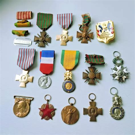 COLLECTION DE MÉDAILLES Militaires Croix De Guerre Légion Etc