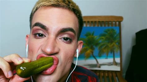 Pickle Asmr Eating Sounds Huge Crisp Wow Youtube