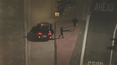 Police Chase Suspect Beats La Holiday Traffic Ditches Car In Residential Area Fox 11 Los Angeles