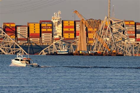 Cranes Start Removing Wreckage From Deadly Baltimore Bridge Collapse U S El PaÍs English