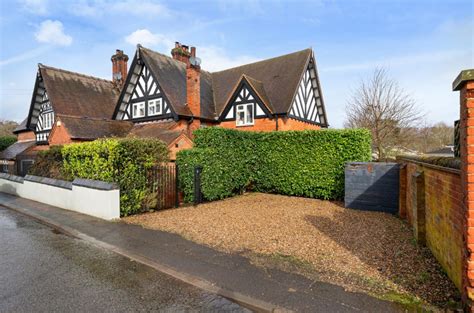 Maidenhead Road Windsor Berkshire 3 Bed Semi Detached House For Sale