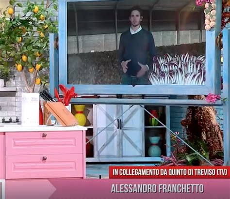 Il Fiore Ospite A E Sempre Mezzogiorno Radicchio Rosso Di Treviso