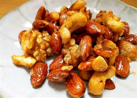 Caramelized Nuts recipe! Just mixed nuts and sugar, easy in the pan! Zesty texture and savory ...