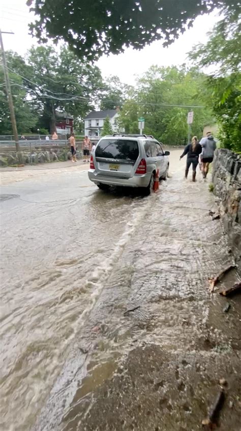 Inundaciones Repentinas Por Fuertes Lluvias En El Estado De Nueva York