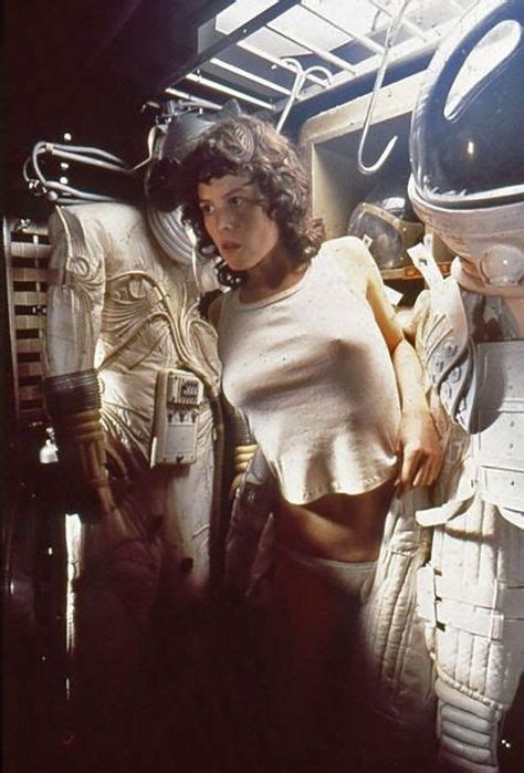 400 Sweet Sygourney Weaver Alien Pics Ideas In 2020 Sigourney Weaver Sigourney Weavers