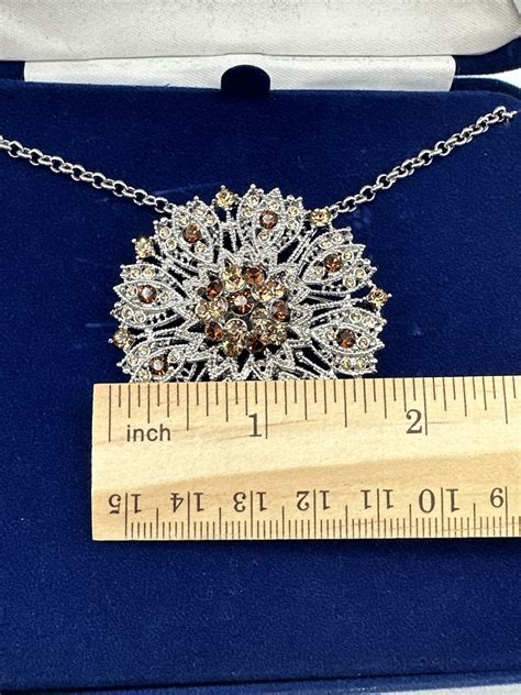 CAMROSE & KROSS JACQUELINE KENNEDY ROSE WINDOW PIN PE… - Gem