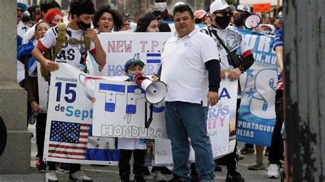 Migrantes hondureños en EE. UU. denuncian que el Gobierno los dejó sin DNI