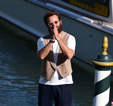 Nuovo Look Di Alessandro Borghi Al Festival Di Venezia Donne Magazine