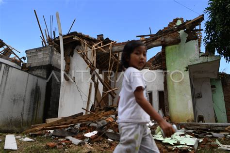 Rumah Rusak Akibat Gempa Malang Antara Foto