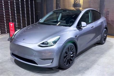 這個新車色有讓你心動嗎？德製 Model Y「快銀」多塗層配色實車搶先看ddcar 電動車