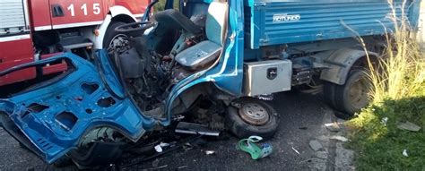 Terribile Incidente In Calabria Furgone Si Scontra Con Un Autocarro