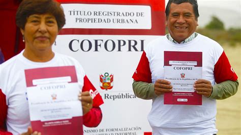 COFOPRI entregó 4 546 títulos de propiedad a pobladores de la región