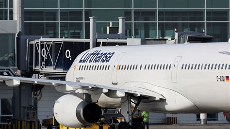 Lufthansa Cancels 1300 Flights Due To Strikes At Major Airports On Friday