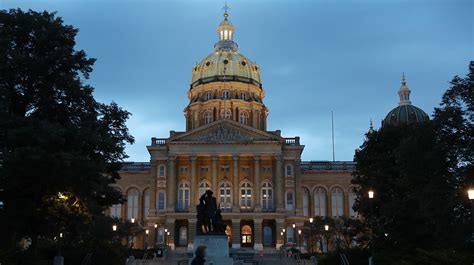 Iowa Senate Pulls All-Nighter to Roll Back Child Labor Protections