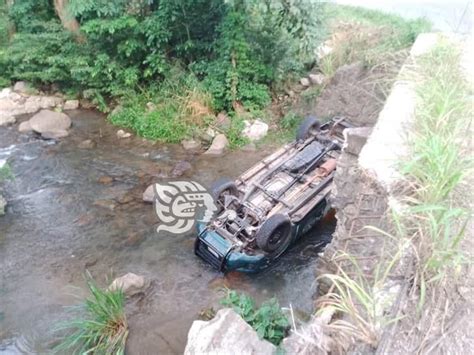 Vuelca Patrulla De La Fuerza Civil En El Río El Nacimiento En Tezonapa