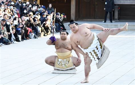 大相撲：雲竜型、新横綱・稀勢の里が土俵入り 明治神宮 写真特集48 毎日新聞