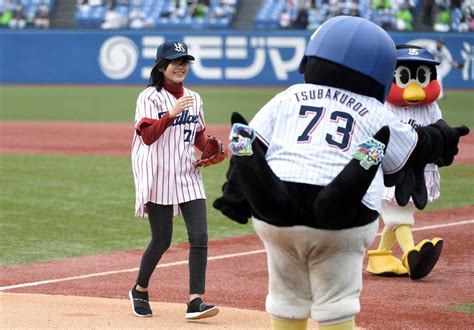 野村克也元監督へ追悼の「73」 ヤクルト－阪神、両チーム着用 写真特集125 毎日新聞