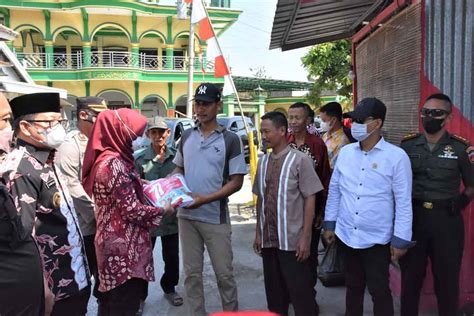 Sambut Hut Ke Ri Bupati Demak Bagikan Bendera Merah Putih Halo