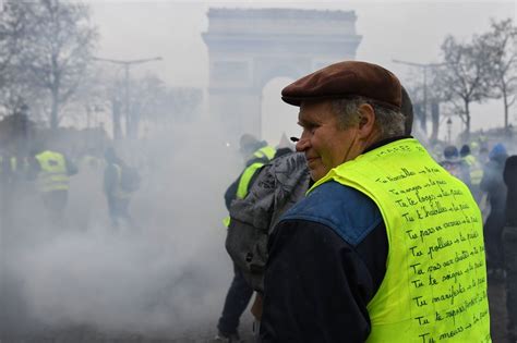 Il Quarto Sabato Dei Gilet Gialli A Parigi Il Post