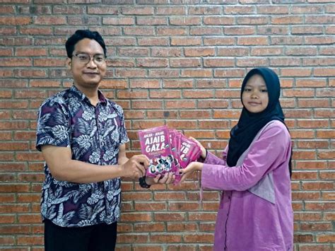 Hut Ke Penerbit Rene Turos Group Bagikan Buku Anak Anak Ajaib Gaza