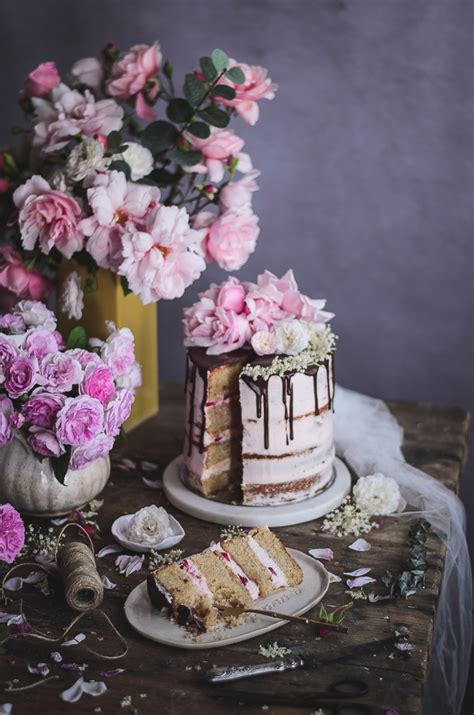 Bolo De Am Ndoa Cardamomo E Flor De Laranjeira Morangos E Creme De