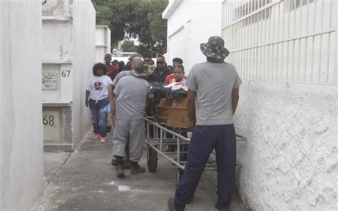 Menina Espancada E Morta Pelo Pai Enterrada Em Niter I Rio De