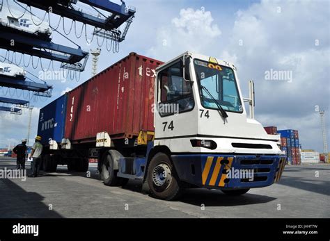 Container Trucks Hi Res Stock Photography And Images Alamy