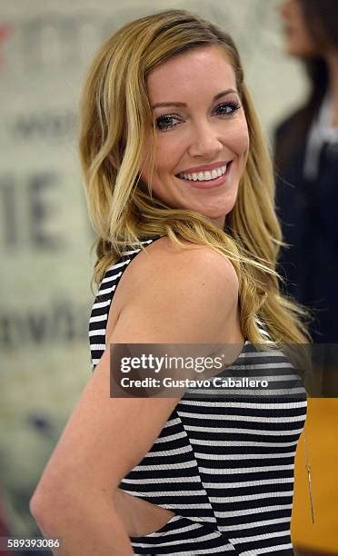 Katie Cassidy Meet And Greet At Macys Dadeland Photos And Premium High