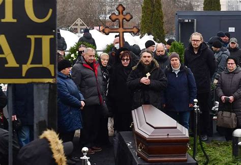 Miles De Personas Asisten Al Funeral Del Opositor Ruso Alex I Navalni