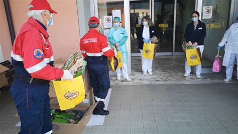 Associazione Carabinieri Dona Uova Di Pasqua Al Personale Sanitario