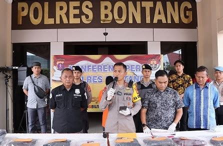 Polres Bontang Gelar Konferensi Pers Ungkap Kasus Pembunuhan Kakak Di Km