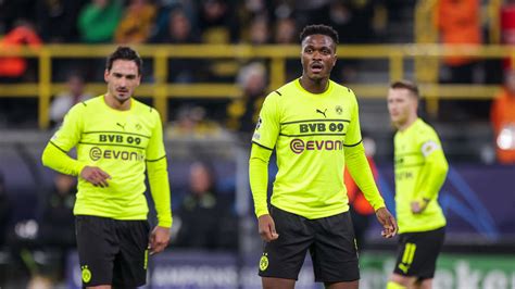 BVB will Vertrag von Verteidiger verlängern Ein Problem gibt es jetzt noch