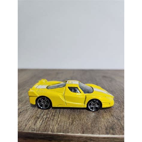 Miniatura Hot Wheels Ferrari FXX Amarela Loose Shopee Brasil