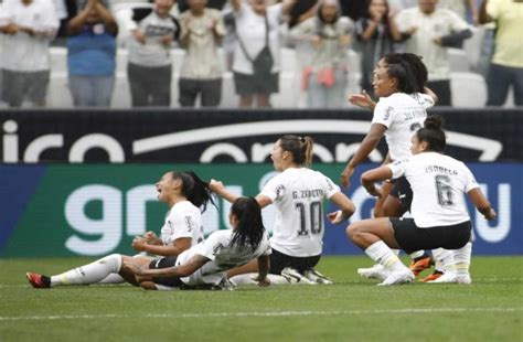 Em Duelo De Globo X Record Corinthians Feminina Supera O Masculino Na