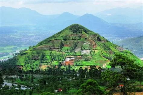 Gunung Padang Di Cianjur Jadi Piramida Tertua Di Dunia Kalahkan