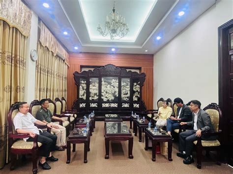 Deputy Minister Ho An Phong disscusses cultural industry strategy with
