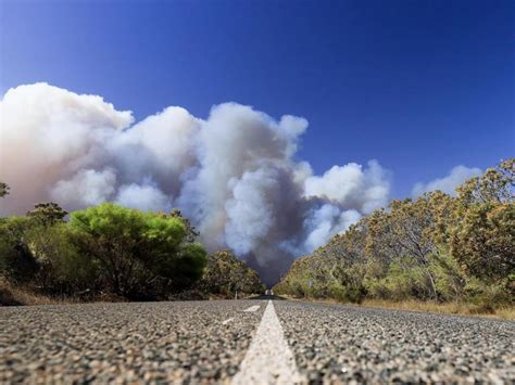 Perth bushfires 2021: Residents flee out-of-control fire burning in Gingin and Dandaragan areas ...