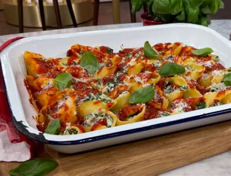 Clodagh Mckenna Cheesy Pasta Bake With Spinach And Ricotta Recipe On This Morning The Talent Zone