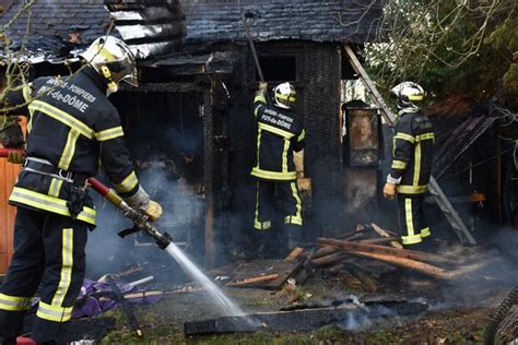 Un Chalet D Truit Par Le Feu Orl At Puy De D Me Orl At