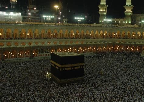 Pemberangkatan Umrah Dihentikan Sementara