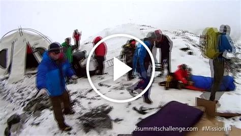 Dramatic Video Shows Deadly Everest Avalanche The New York Times