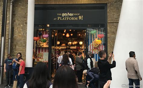 The Harry Potter Shop At Platform 9 ¾, Kings Cross Station, London ...