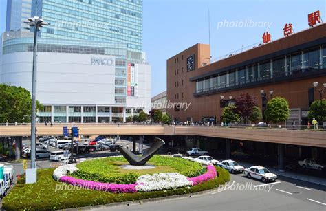 仙台駅前の植栽とペデストリアンデッキ 写真素材 4465916 フォトライブラリー Photolibrary