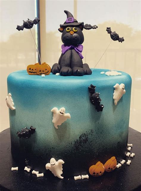 100 Cute Halloween Cake Ideas Halloween Cake Adorned With Ghosts