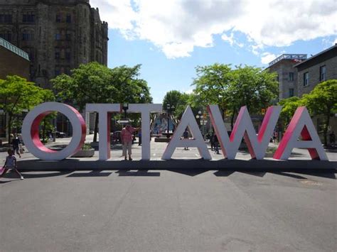 Caccia al tesoro della città di Ottawa e tour a piedi autoguidato