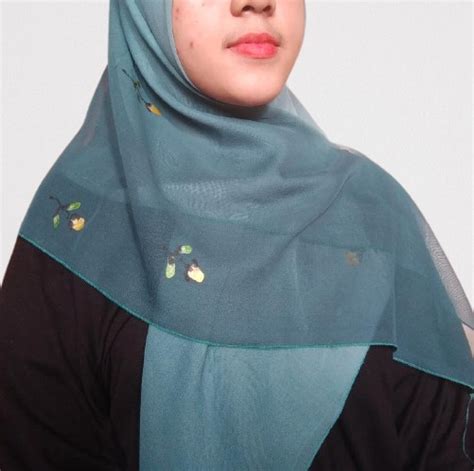 Jilbab Hijab Segiempat Hijau Bermotif Preloved Second Thrift Fesyen