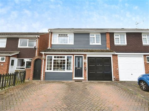 3 Bed Semi Detached House For Sale In Leach Close Great Baddow