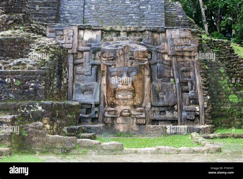 Olmec pyramid hi-res stock photography and images - Alamy