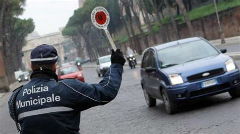 Blocco Del Traffico A Roma E Dicembre Stop Anche Per Gli Euro