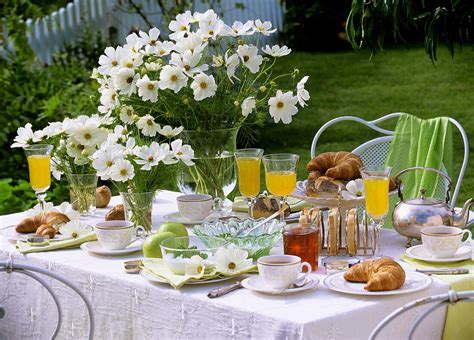 Gedeckter Frühstückstisch mit Bilder kaufen 859106 StockFood